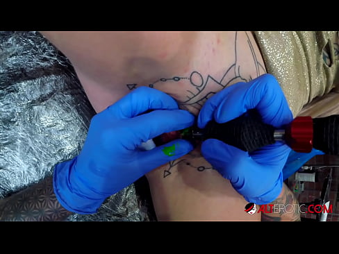 ❤️ E dashura jashtëzakonisht e bërë me tatuazhe, Sully Savage, bëri një tatuazh në klitorisin e saj ❤ Porno në sq.epoxyflooringjanesville.top ️❤